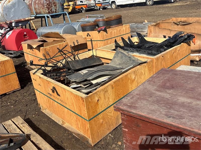  Quantity of (2) Crates of Miscellaneous Parts Transportes - Outros
