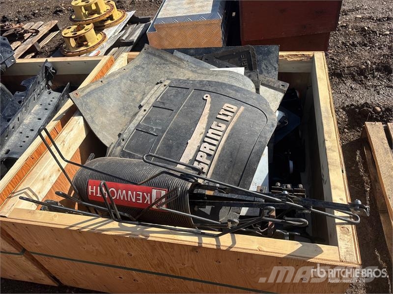  Quantity of (2) Crates of Miscellaneous Parts Transportes - Outros
