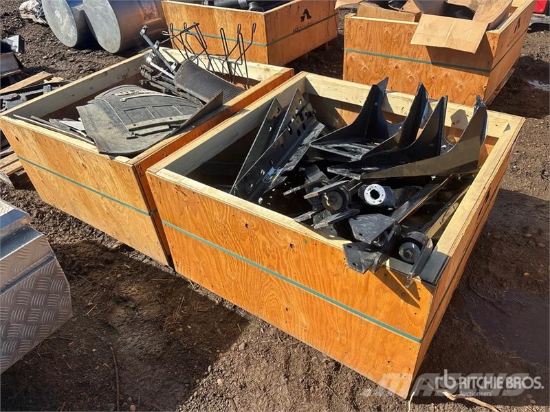  Quantity of (2) Crates of Miscellaneous Parts Transportes - Outros
