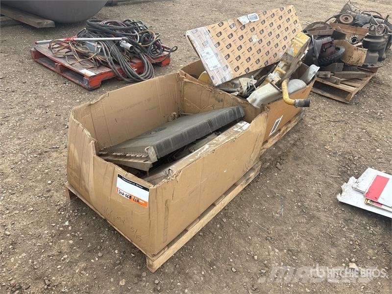 Quantity of (2) Crates of Miscellaneous Cat Parts Ďalšie komponenty
