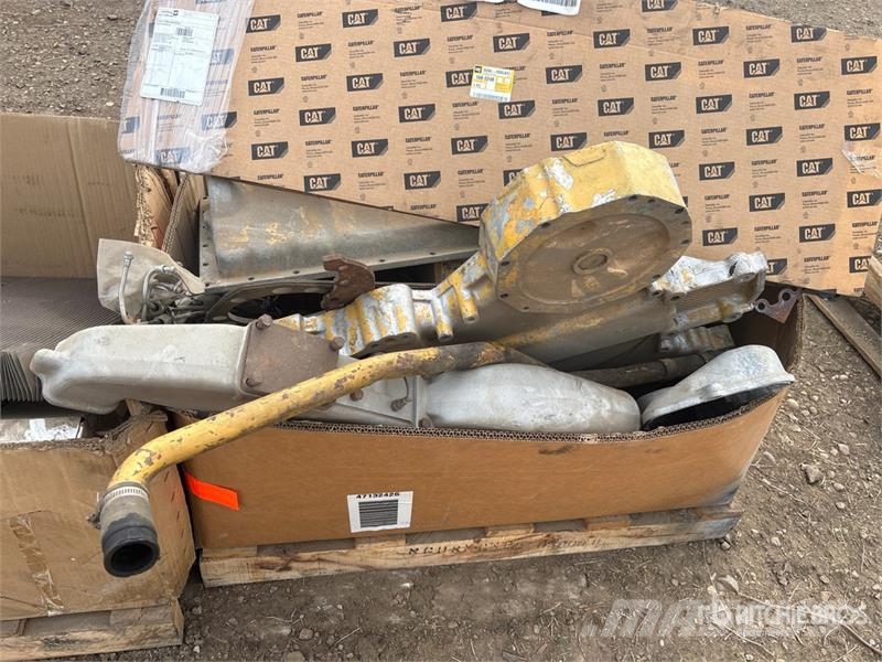 Quantity of (2) Crates of Miscellaneous Cat Parts Ďalšie komponenty