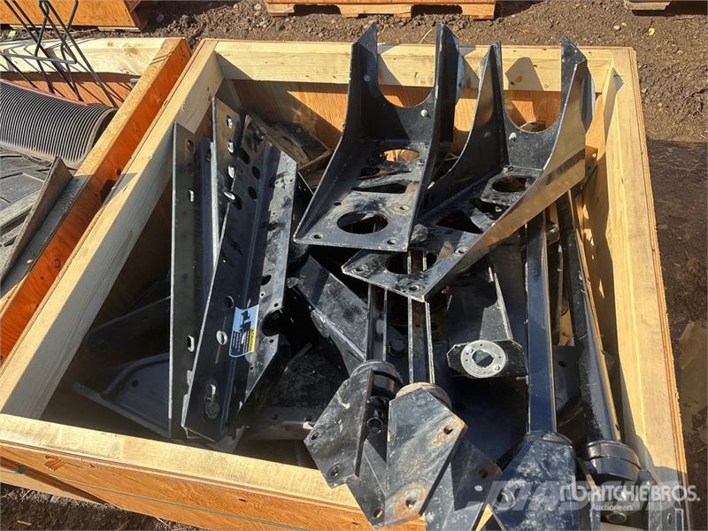  Quantity of (2) Crates of Miscellaneous Parts Transportes - Outros

