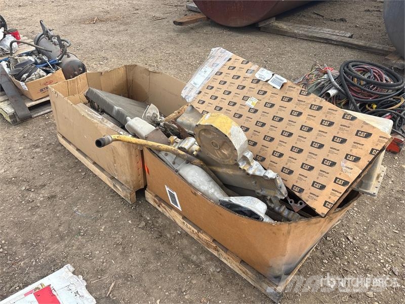 Quantity of (2) Crates of Miscellaneous Cat Parts Ďalšie komponenty