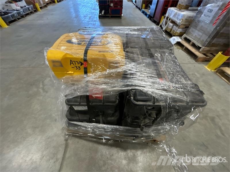 Quantity of (2) Crimpers, (10) Suitcase Wire Feede مكونات أخرى