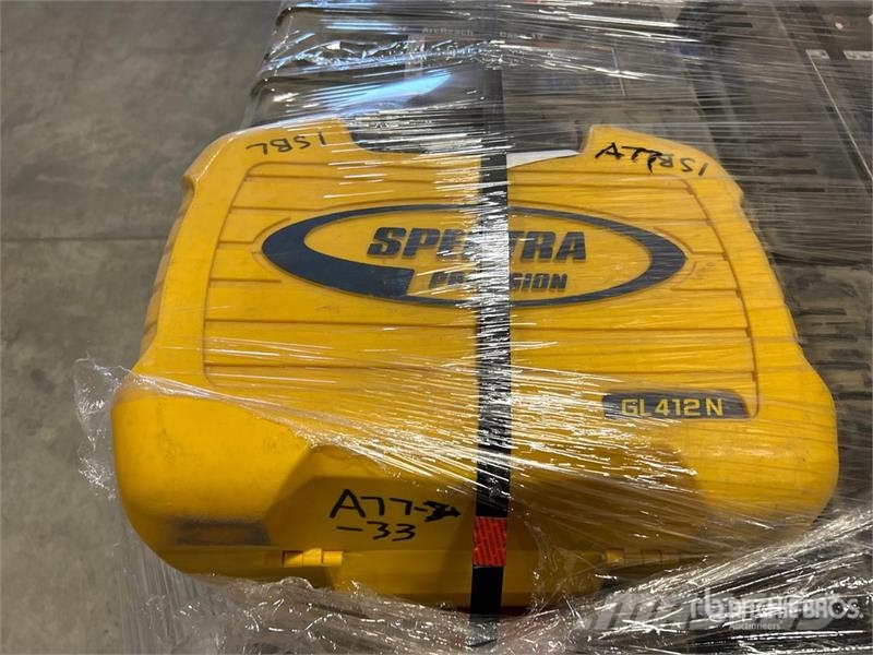 Quantity of (2) Crimpers, (10) Suitcase Wire Feede مكونات أخرى
