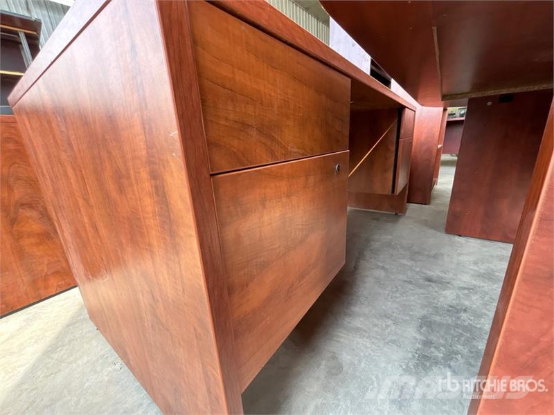  Quantity of (2) Desk Drugi deli