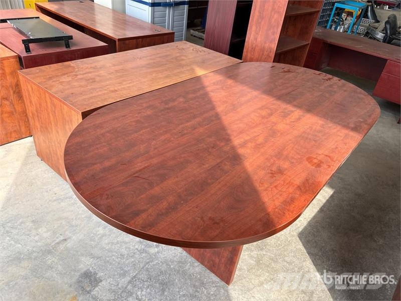  Quantity of (2) Desk Drugi deli