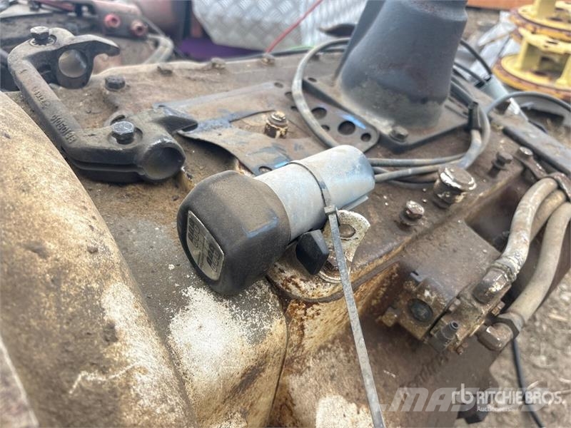 Quantity of (2) Eaton Fuller Roadranger Truck Tran Versnellingsbakken