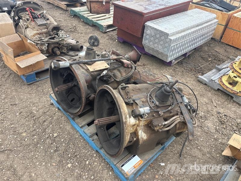 Quantity of (2) Eaton Fuller Roadranger Truck Tran Versnellingsbakken