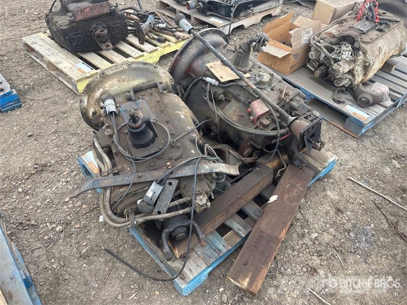 Quantity of (2) Eaton Fuller Roadranger Truck Tran Versnellingsbakken