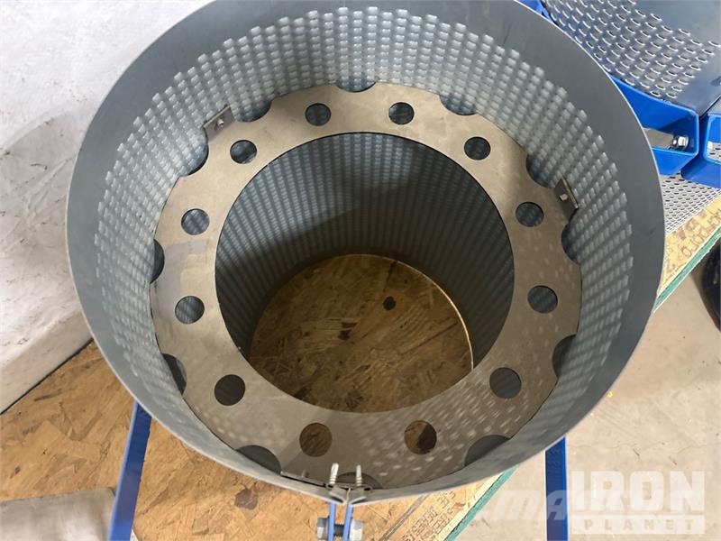 Quantity of (2) Edwards Grain Guard 24 in Louvered Agricoltura - Altro