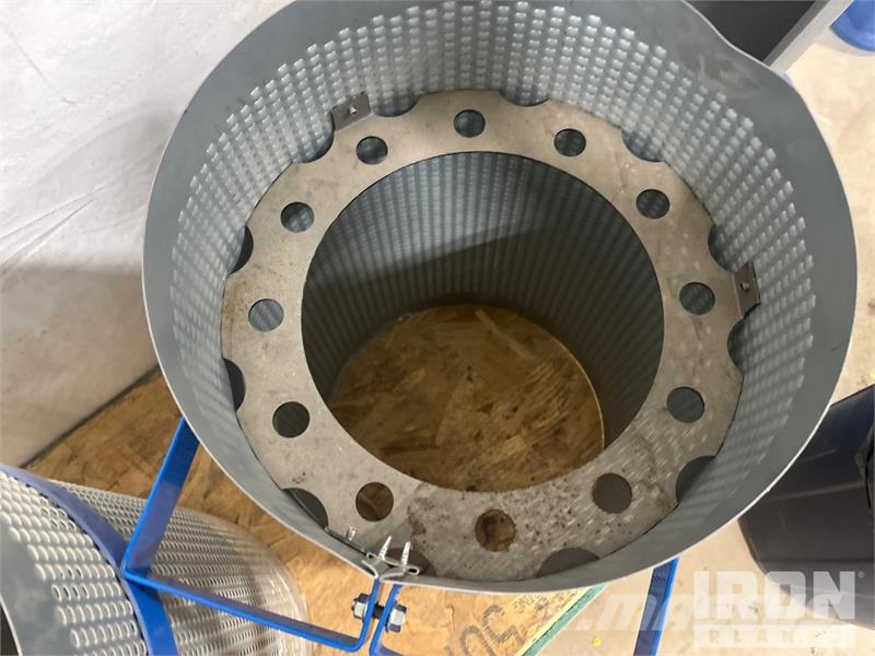  Quantity of (2) Edwards Grain Guard 24 in Louvered Agricoltura - Altro