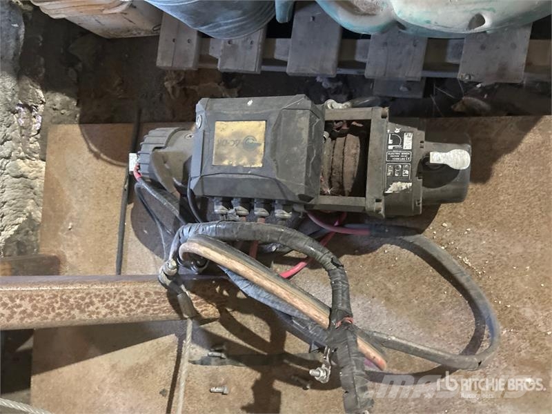 Quantity of (2) Electric Winch Ostale kargo komponente