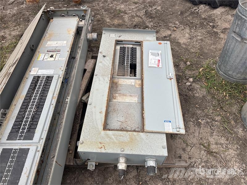 Quantity of (2) Electrical Panels Andre komponenter