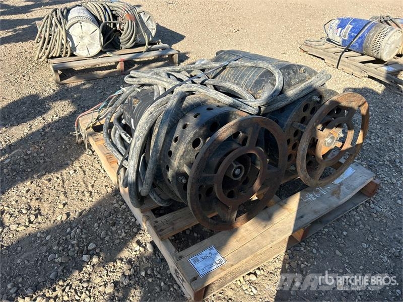 Quantity of (2) Electric Submersible Water Pump Andre komponenter