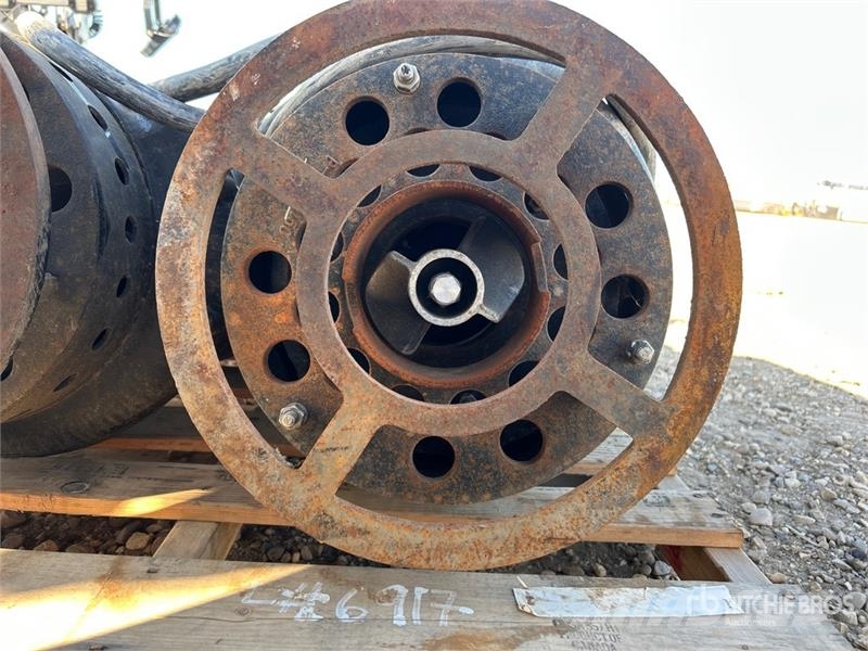 Quantity of (2) Electric Submersible Water Pump Andre komponenter