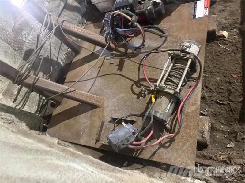 Quantity of (2) Electric Winch Ostale kargo komponente