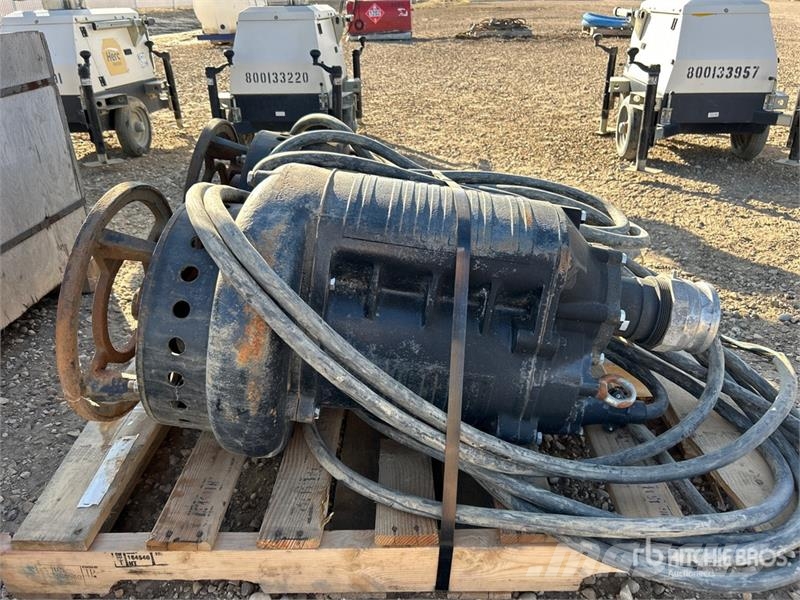 Quantity of (2) Electric Submersible Water Pump Andre komponenter