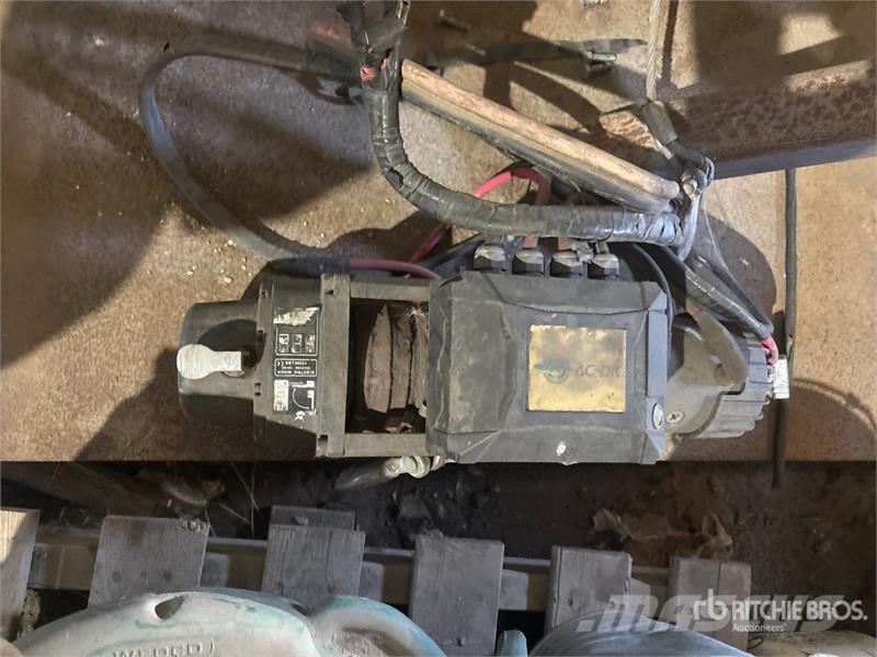 Quantity of (2) Electric Winch Ostale kargo komponente