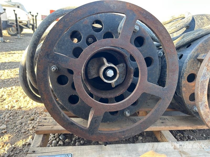 Quantity of (2) Electric Submersible Water Pump Andre komponenter