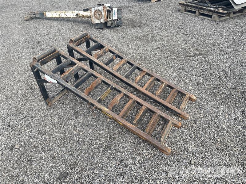 Quantity of (2) Equipment Trailer Ramps Drugi deli