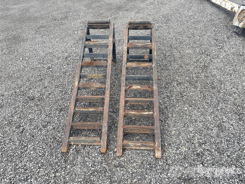 Quantity of (2) Equipment Trailer Ramps Drugi deli