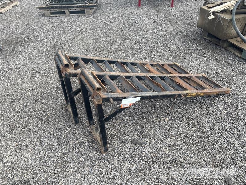Quantity of (2) Equipment Trailer Ramps Drugi deli