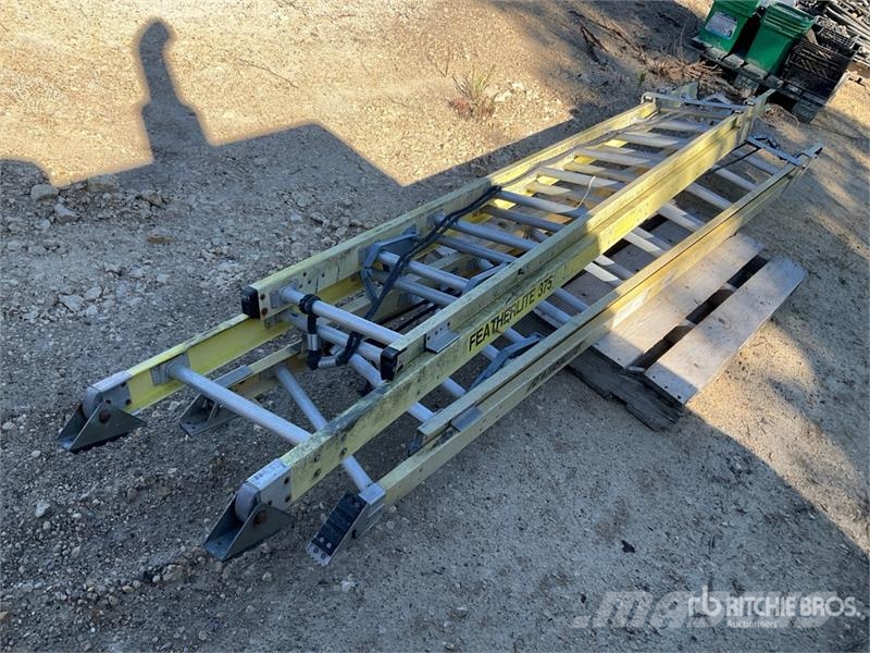 Quantity of (2) Fibreglass Extension Ladders Drugi deli