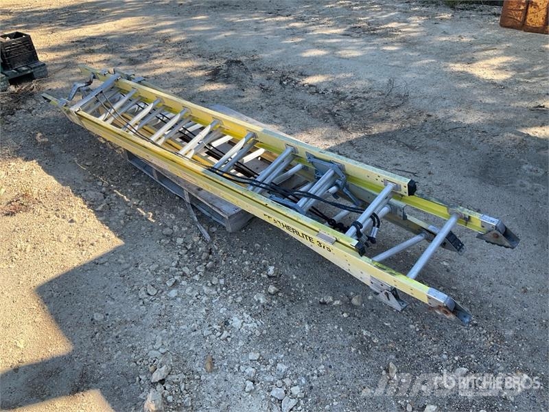Quantity of (2) Fibreglass Extension Ladders Drugi deli