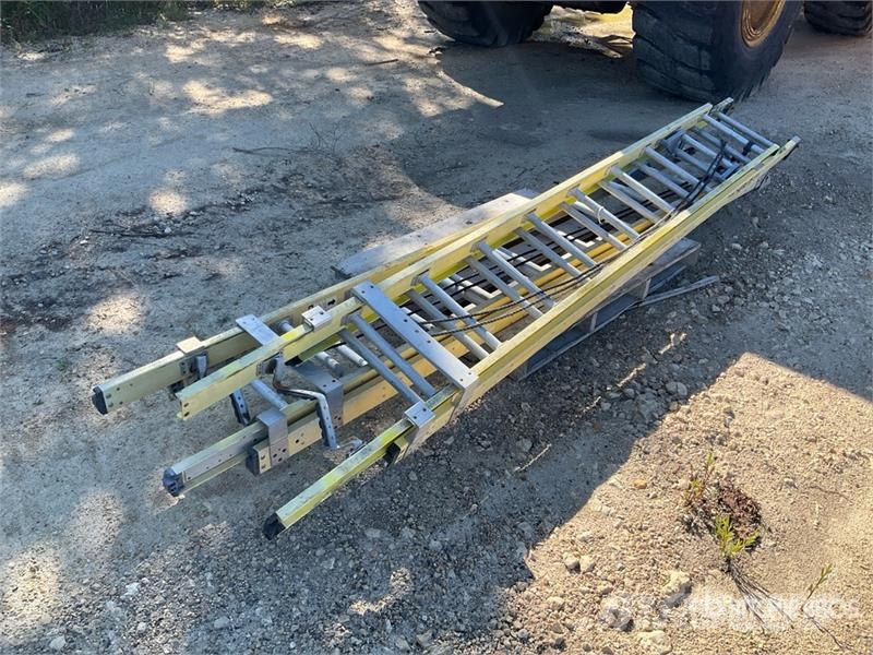 Quantity of (2) Fibreglass Extension Ladders Drugi deli