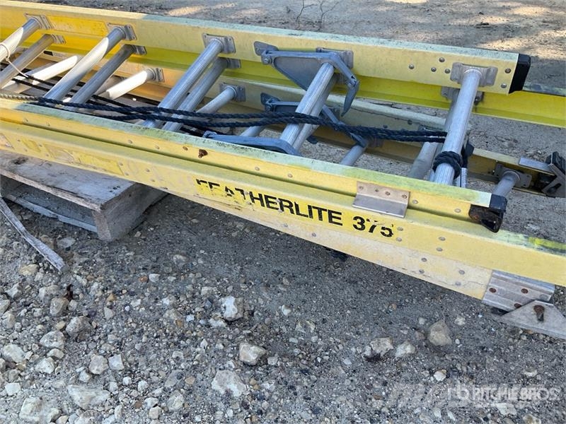 Quantity of (2) Fibreglass Extension Ladders Drugi deli