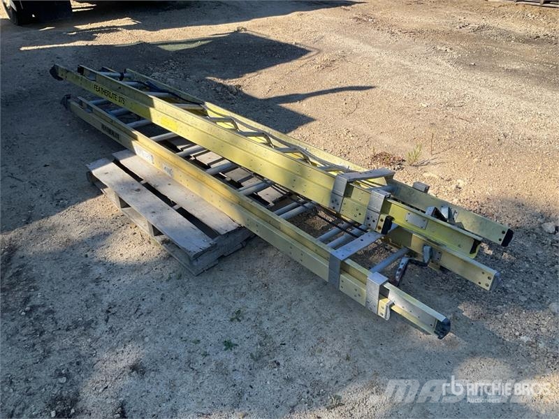 Quantity of (2) Fibreglass Extension Ladders Drugi deli