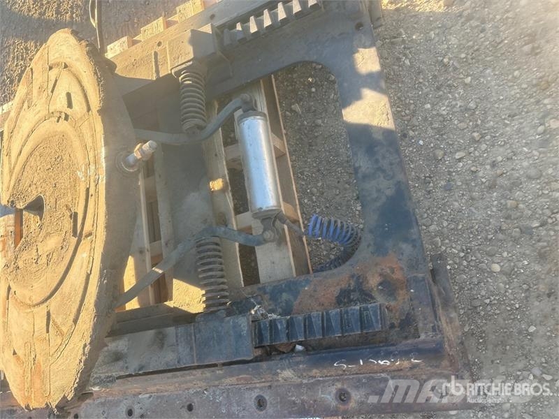  Quantity of (2) Fifth Wheel Plates معدات النقل - غير ذلك