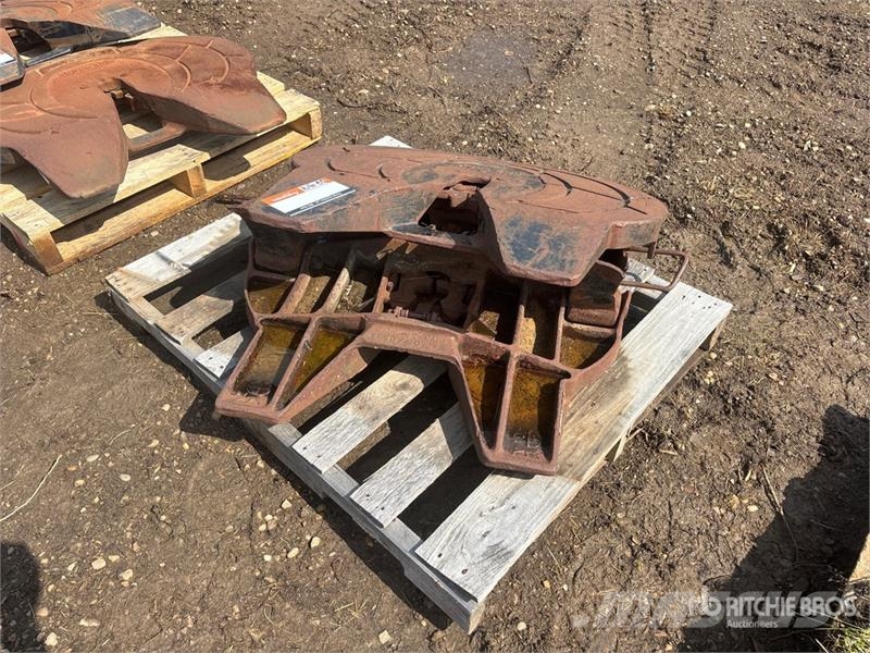 Quantity of (2) Fifth Wheel Компоненты строительной техники