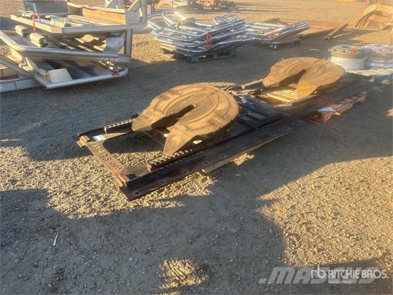  Quantity of (2) Fifth Wheel Plates معدات النقل - غير ذلك