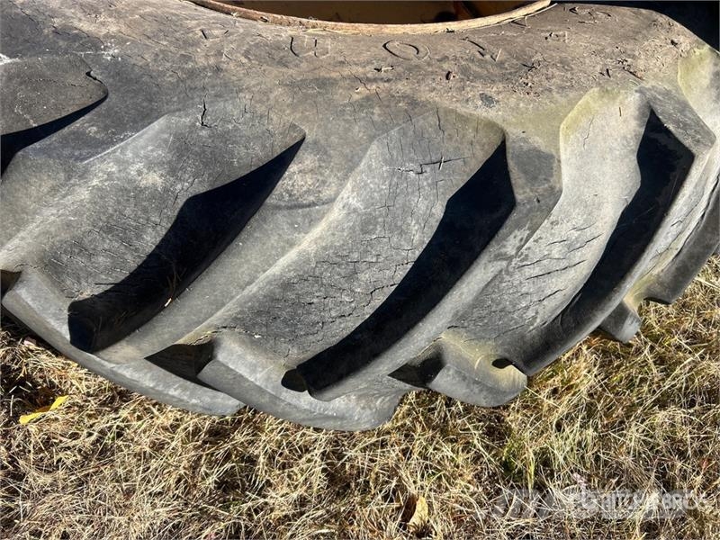 Quantity of (2) Firestone 16.9-26 Tires Gume, točkovi i felne
