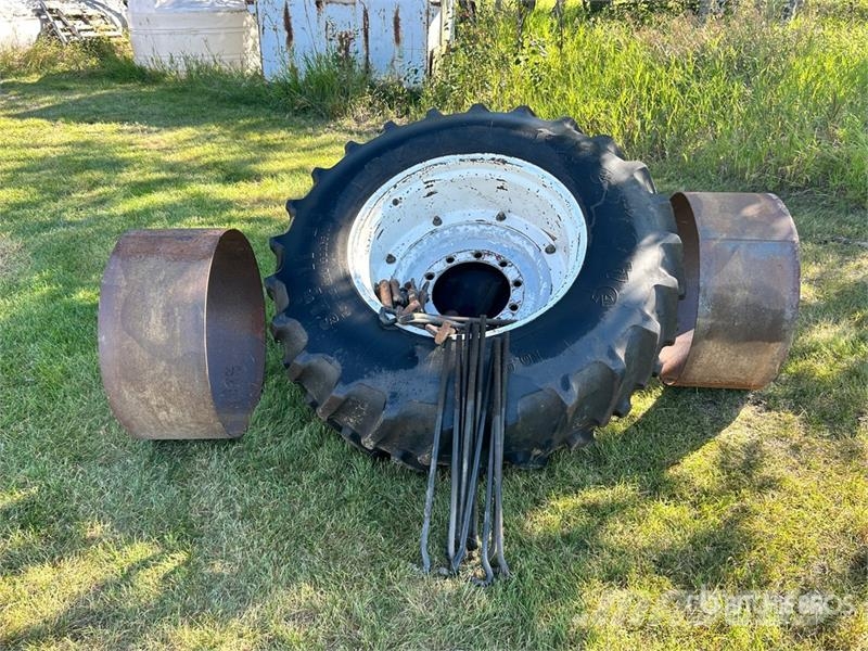 Quantity of (2) Firestone 16.9-28 Tires - Fits Mas Opony, koła i felgi