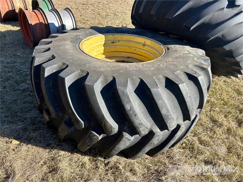  Quantity of (2) Firestone 30.5LR32 Tires Gume, točkovi i felne
