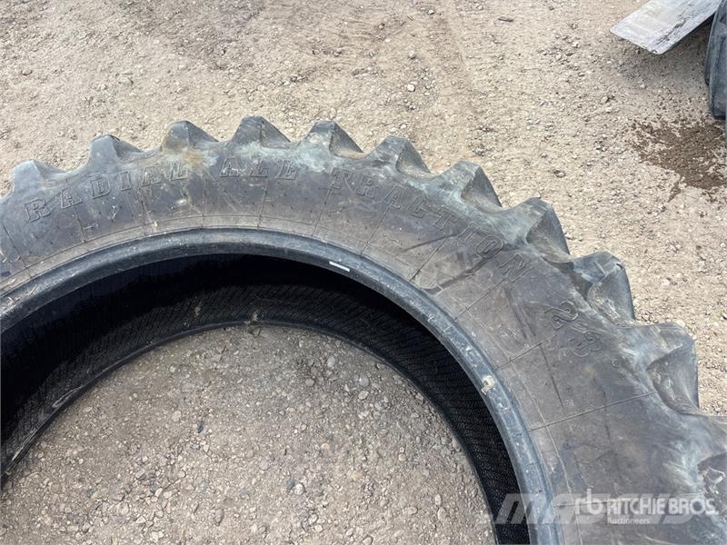  Quantity of (2) Firestone 480/80R42 Radial Tires 輪胎、車輪和輪圈