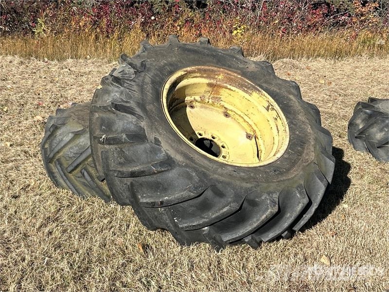 Quantity of (2) Firestone 16.9-26 Tires Gume, točkovi i felne