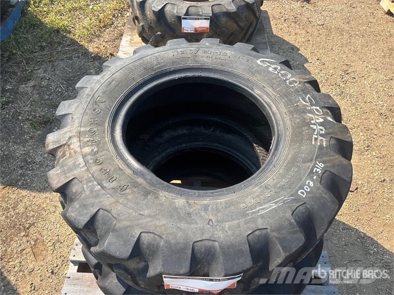  Quantity of (2) Firestone 12.5/80-18 Tires Opony, koła i felgi
