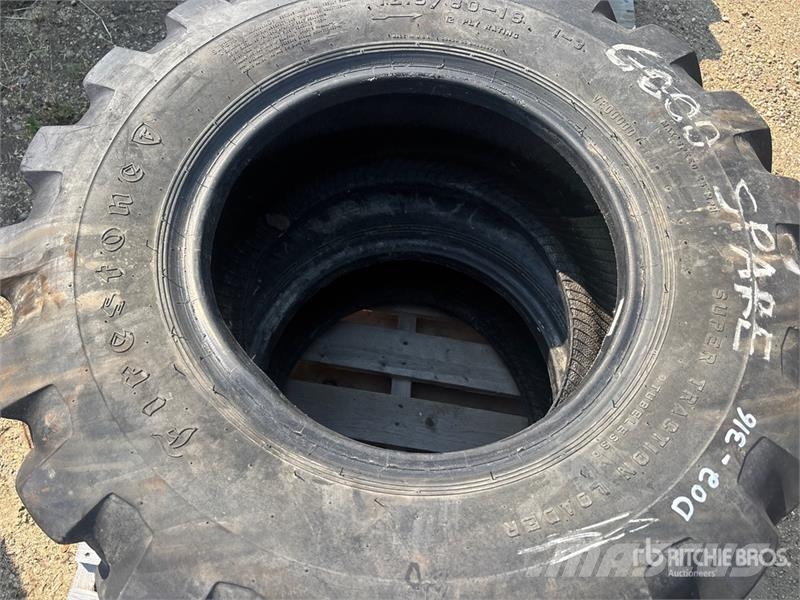  Quantity of (2) Firestone 12.5/80-18 Tires Opony, koła i felgi