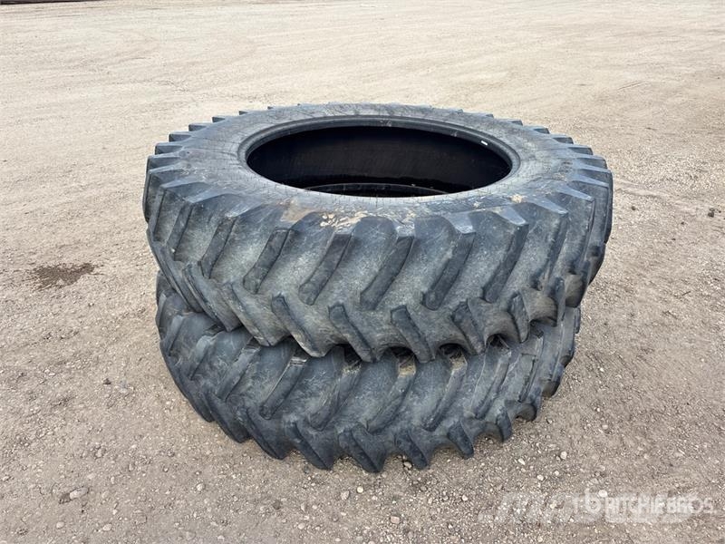  Quantity of (2) Firestone 480/80R42 Radial Tires 輪胎、車輪和輪圈