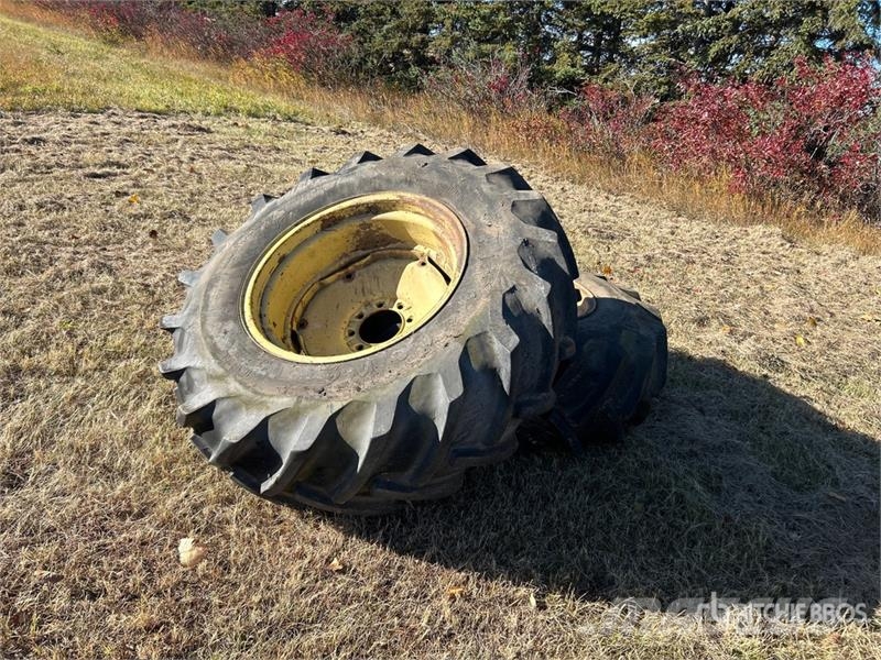 Quantity of (2) Firestone 16.9-26 Tires Gume, točkovi i felne