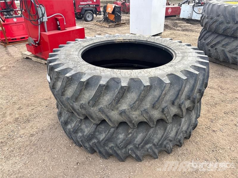  Quantity of (2) Firestone 480/80R42 Radial Tires 輪胎、車輪和輪圈