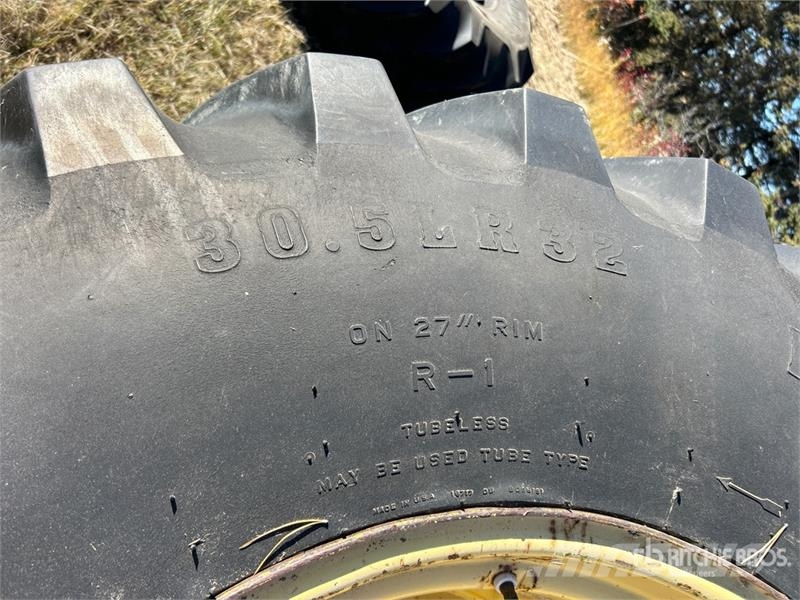  Quantity of (2) Firestone 30.5LR32 Tires Gume, točkovi i felne