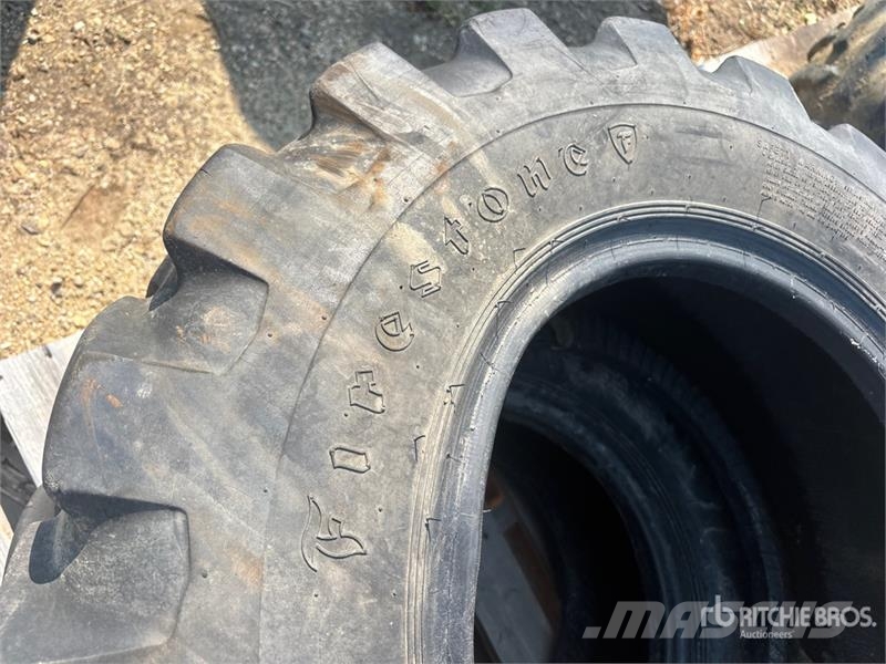  Quantity of (2) Firestone 12.5/80-18 Tires Opony, koła i felgi