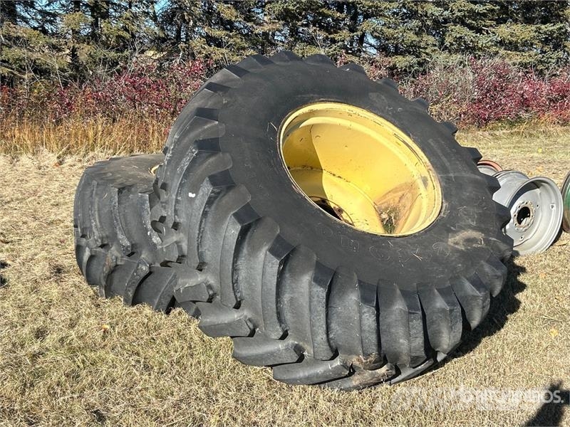  Quantity of (2) Firestone 30.5LR32 Tires Gume, točkovi i felne