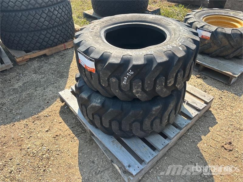  Quantity of (2) Firestone 12.5/80-18 Tires Opony, koła i felgi