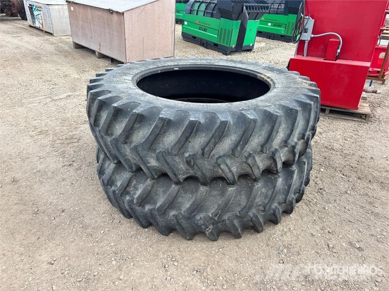  Quantity of (2) Firestone 480/80R42 Radial Tires 輪胎、車輪和輪圈